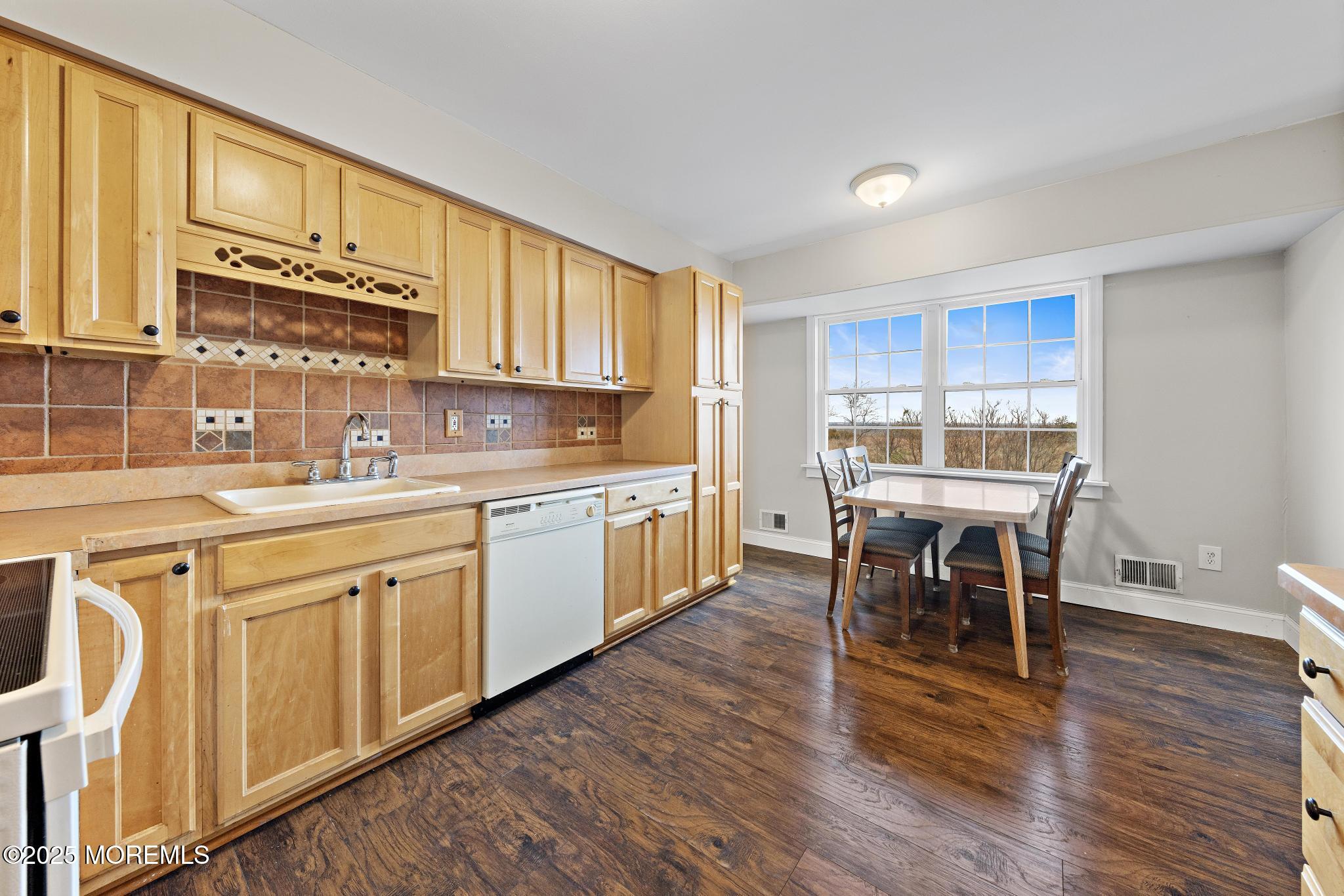 98 Beachway Avenue, 13