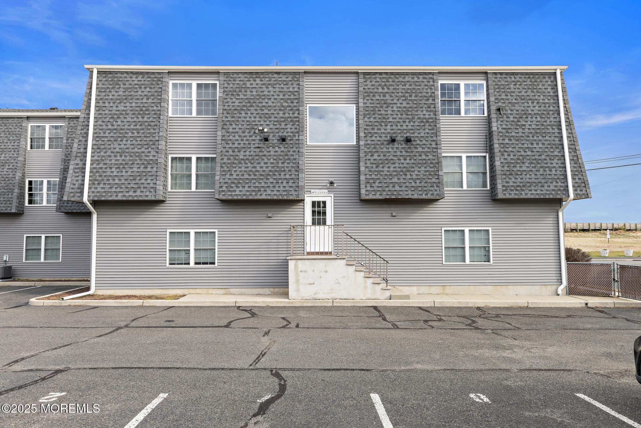 98 Beachway Avenue, 13