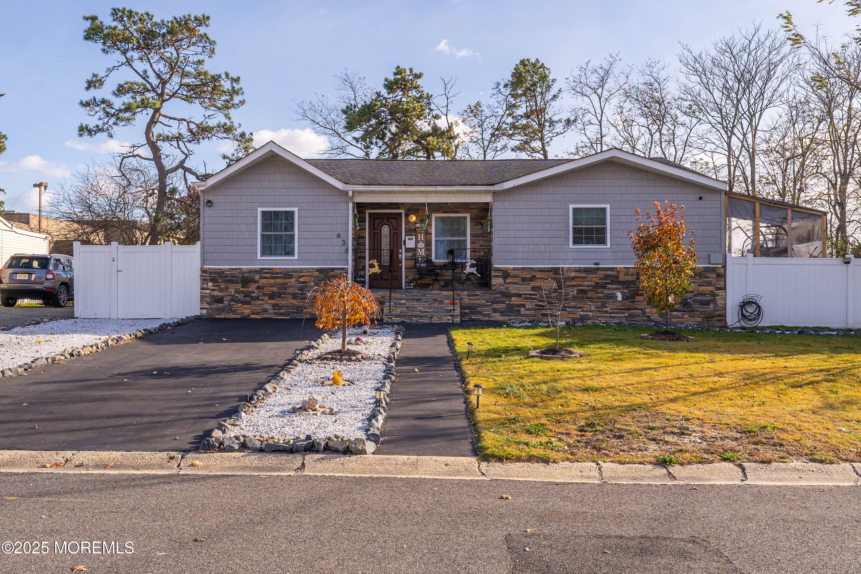 436 Applegate Avenue