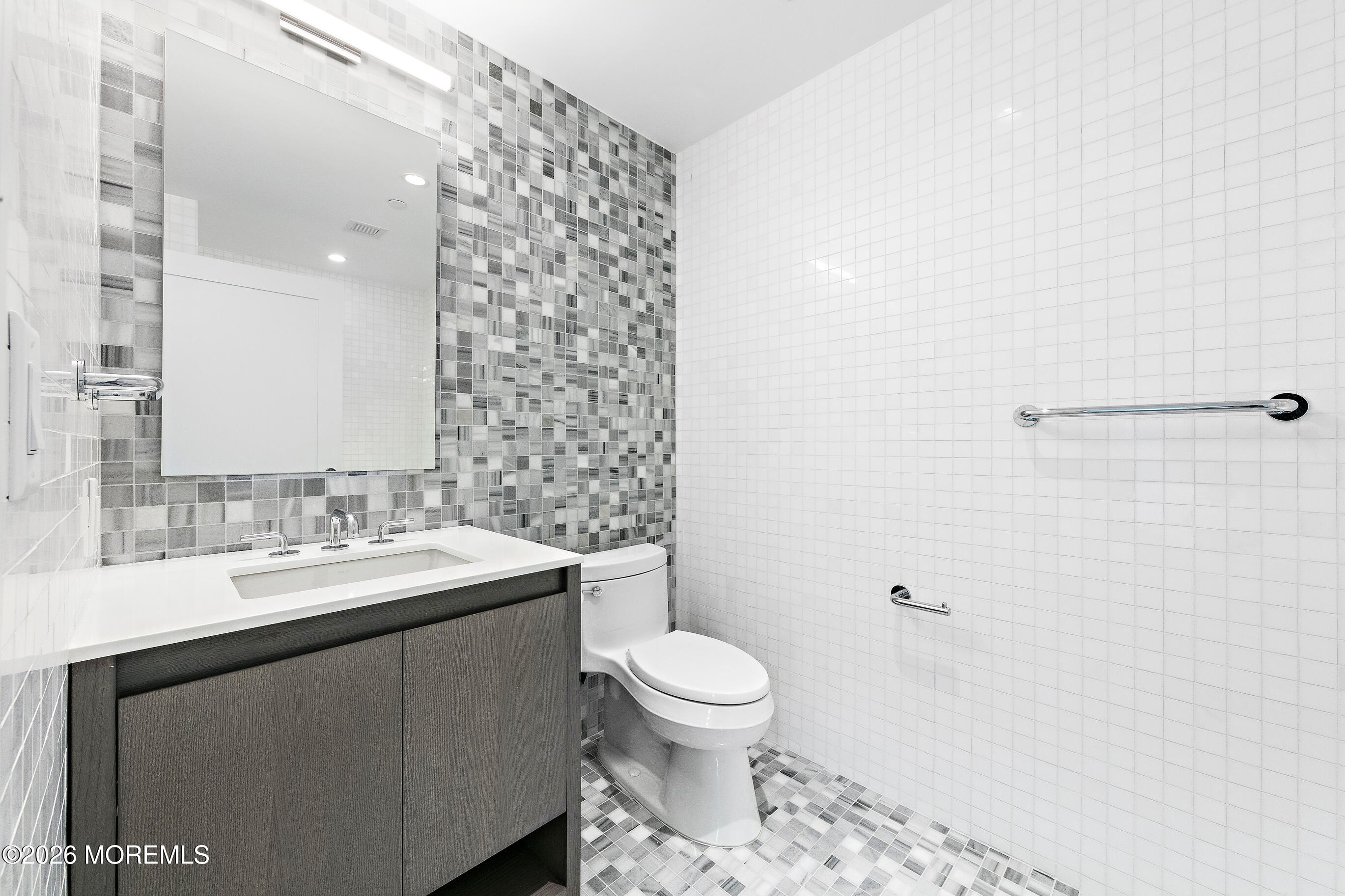 15 Morris Avenue 317