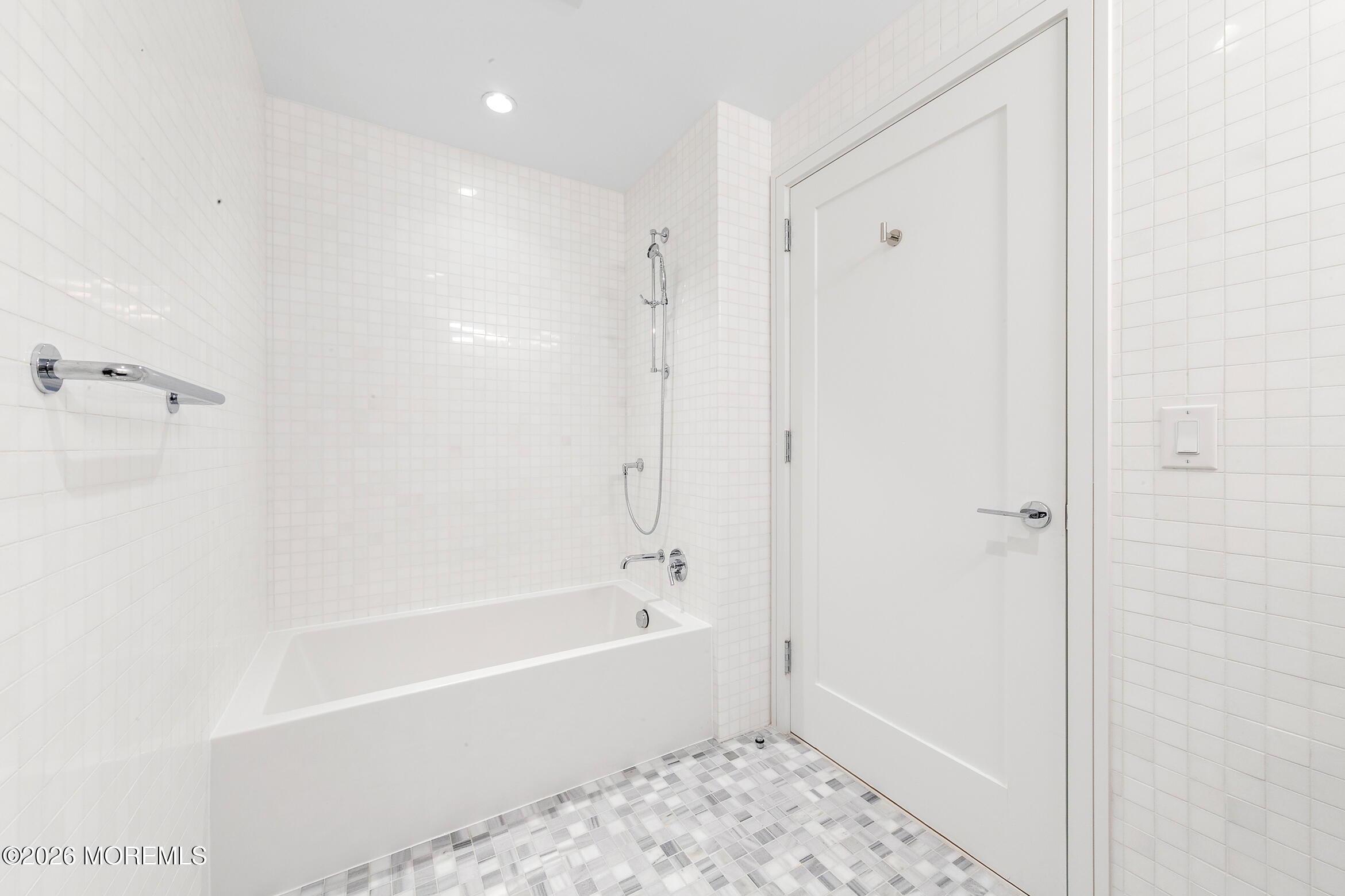 15 Morris Avenue 521