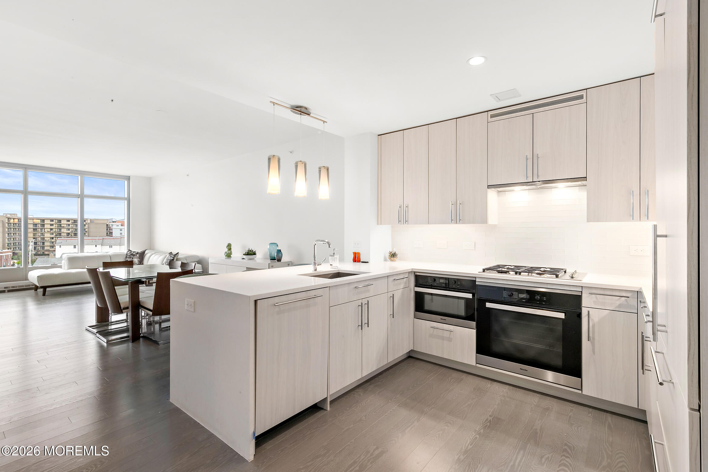 15 Morris Avenue 521