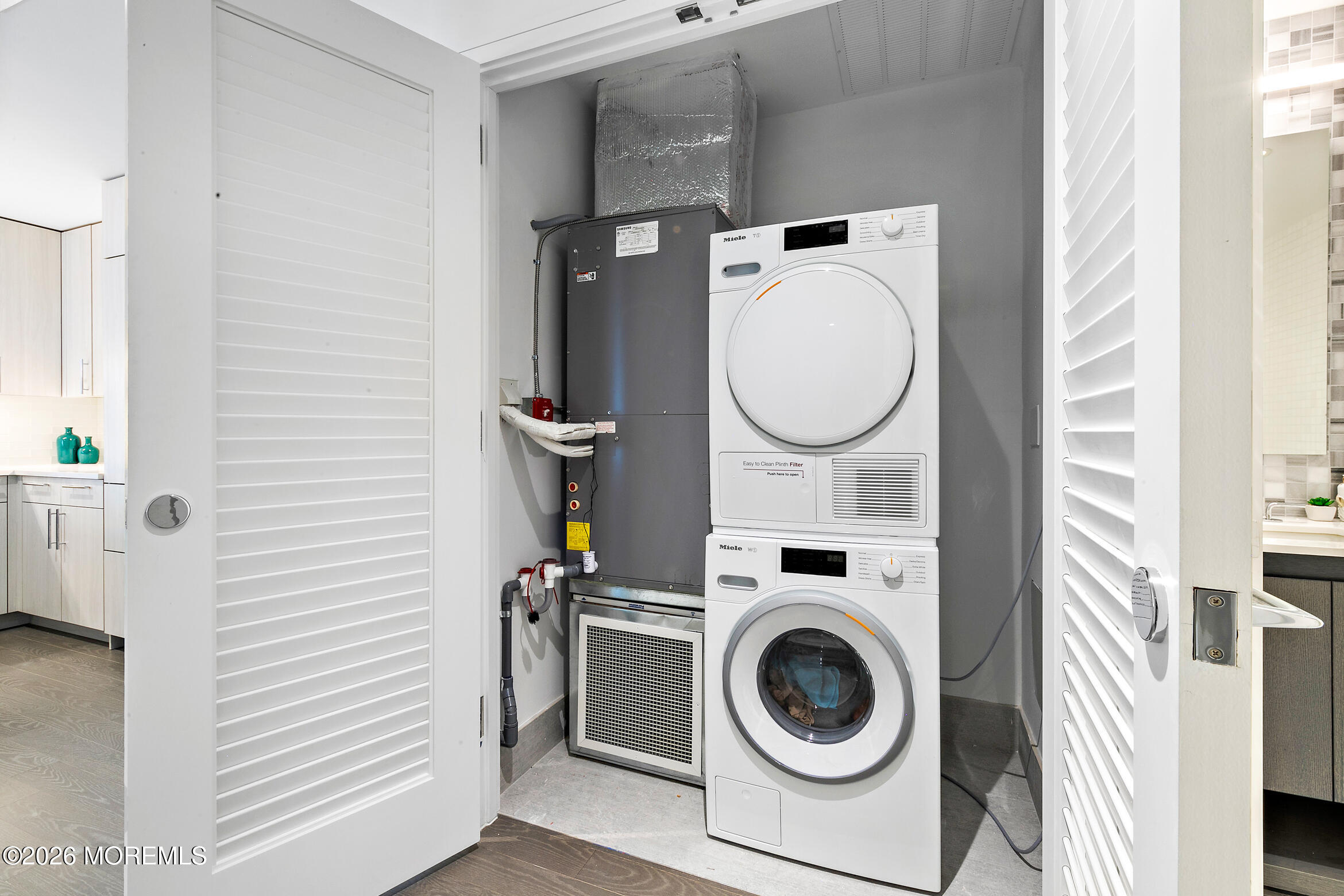 15 Morris Avenue 521