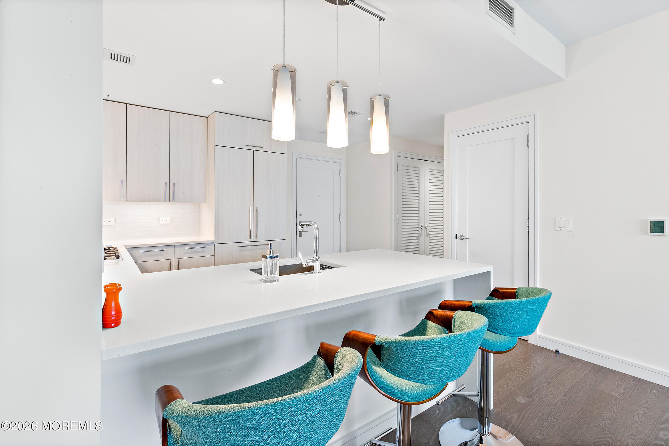 15 Morris Avenue 521