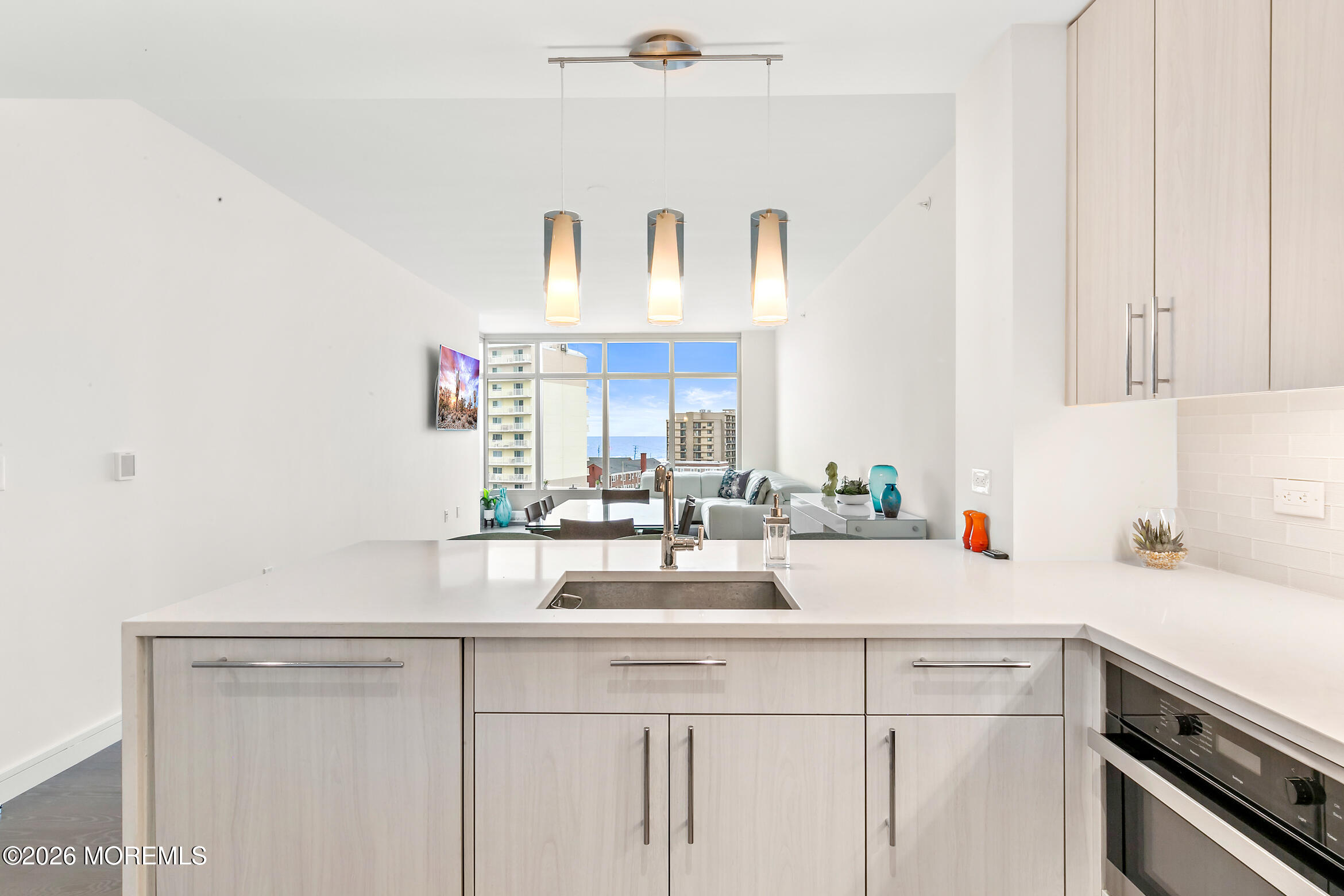 15 Morris Avenue 521