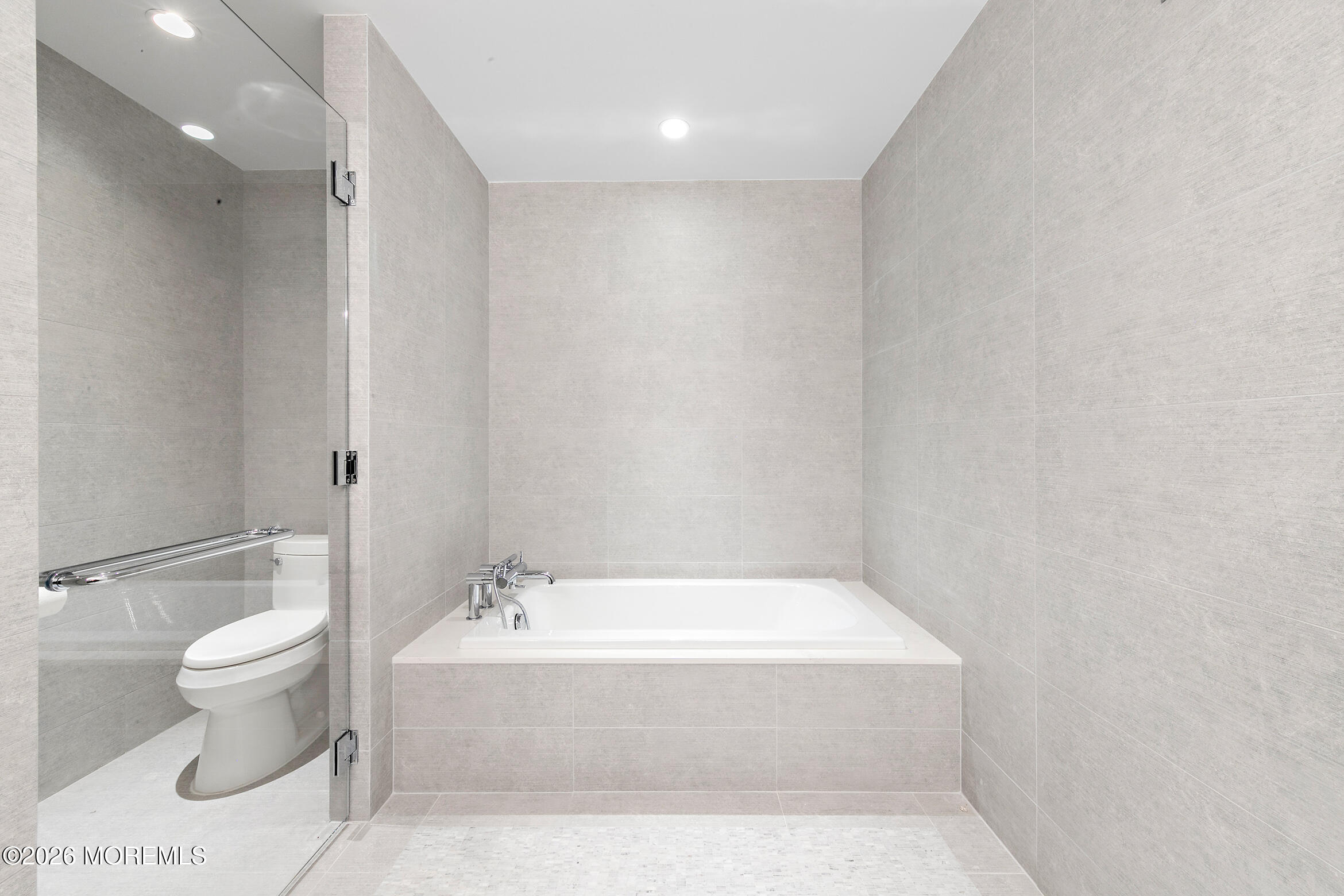 15 Morris Avenue 521