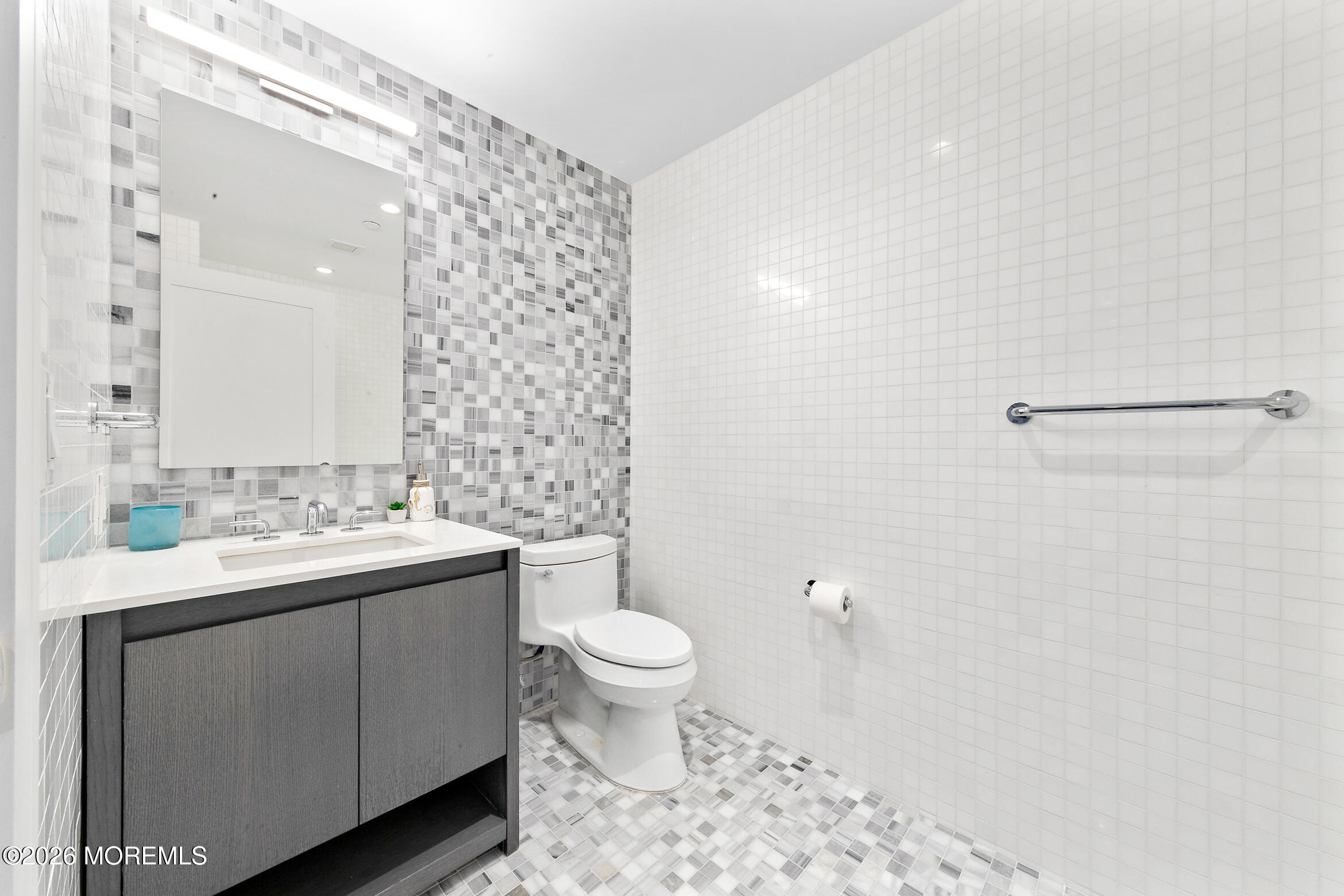 15 Morris Avenue 521