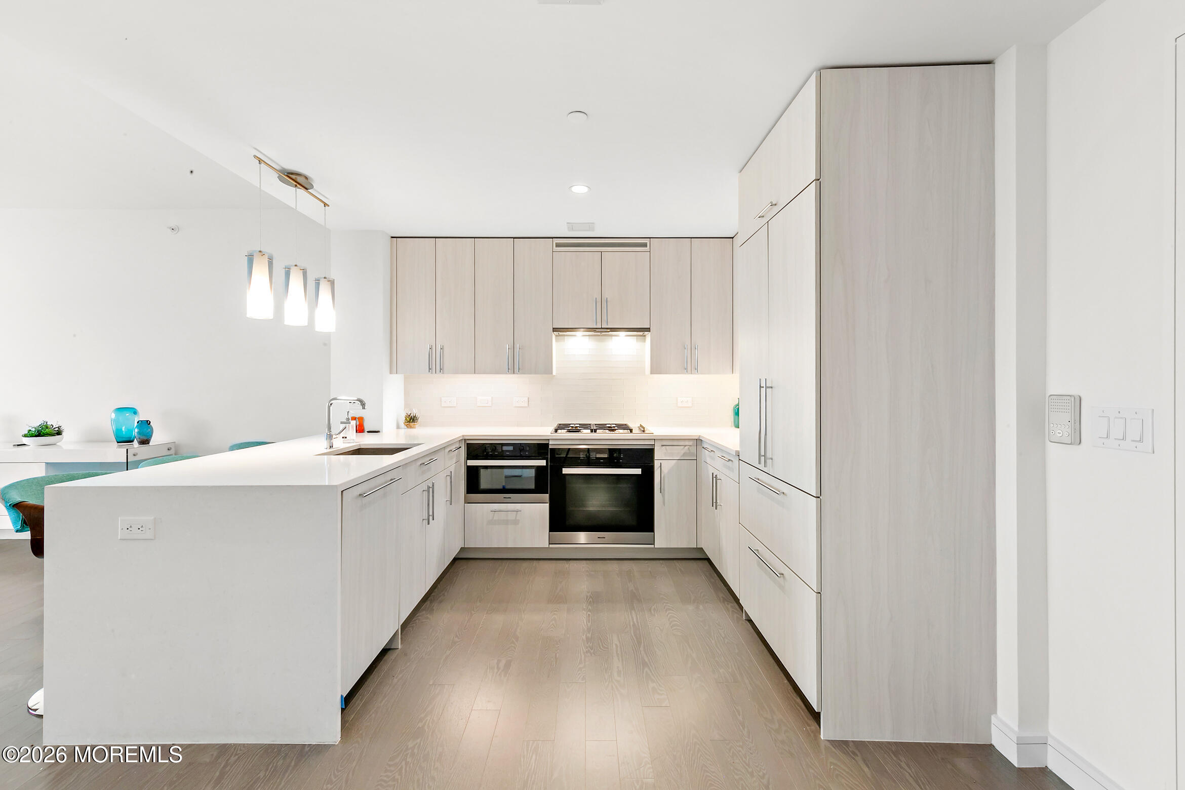 15 Morris Avenue 521