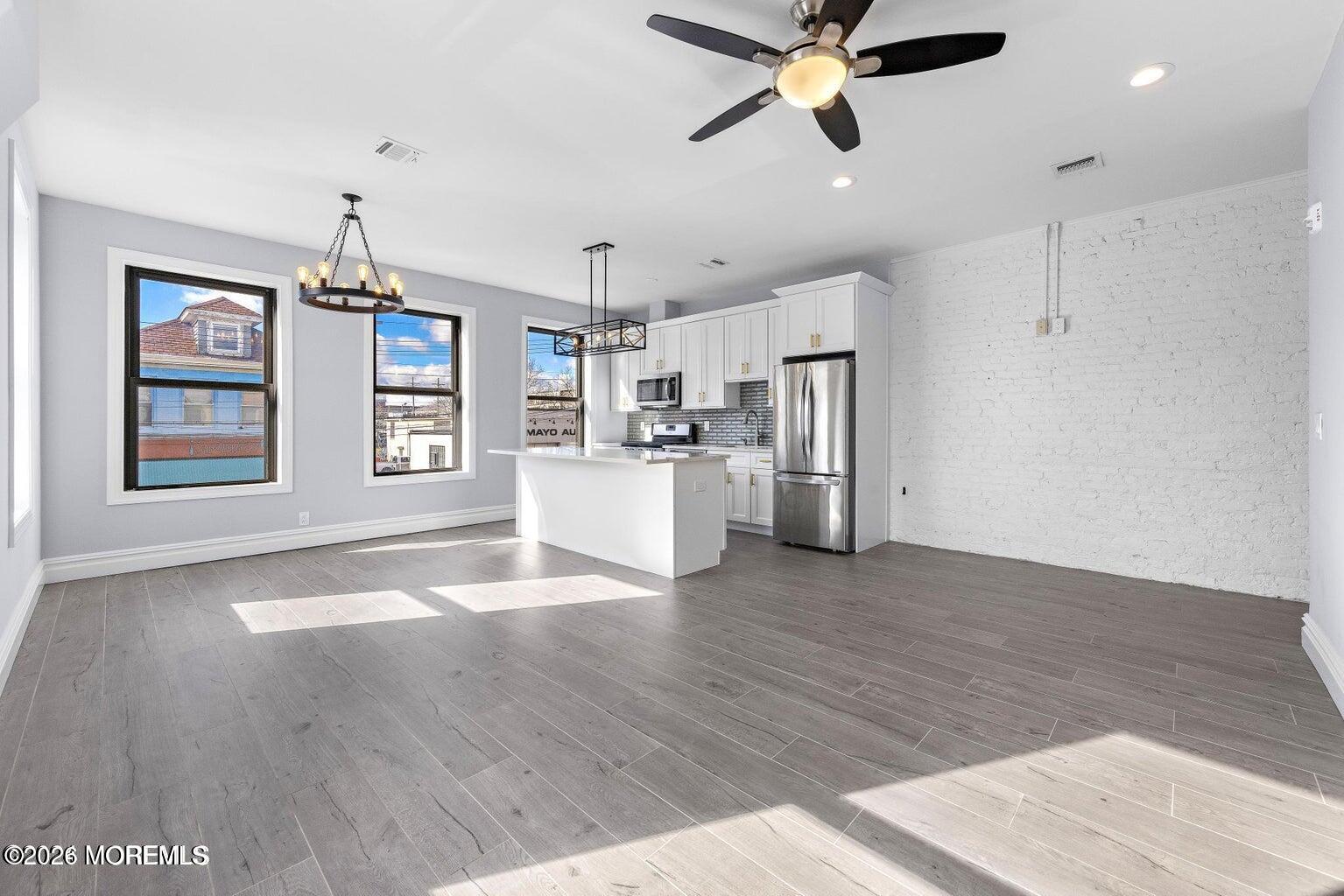 160 Monmouth Street 2