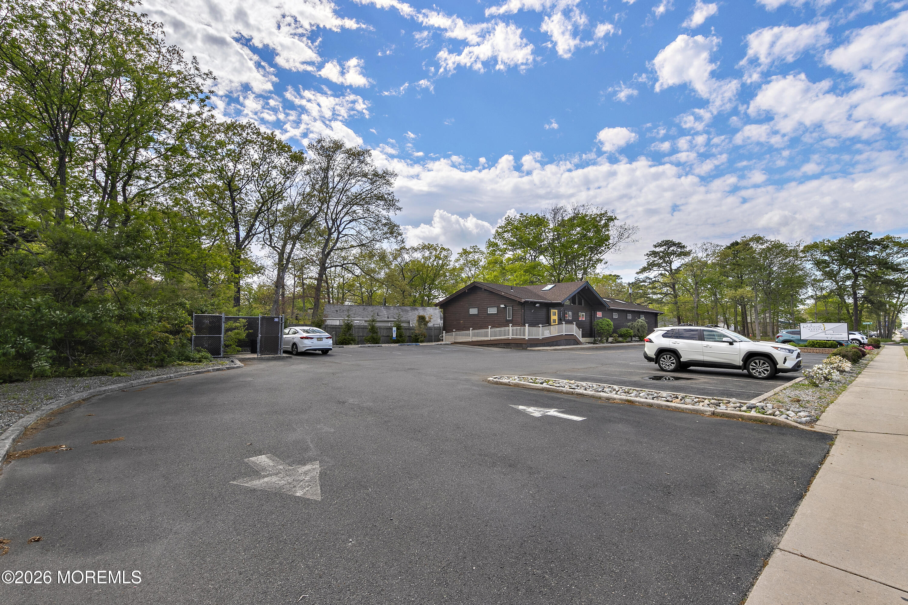321 Lacey Road