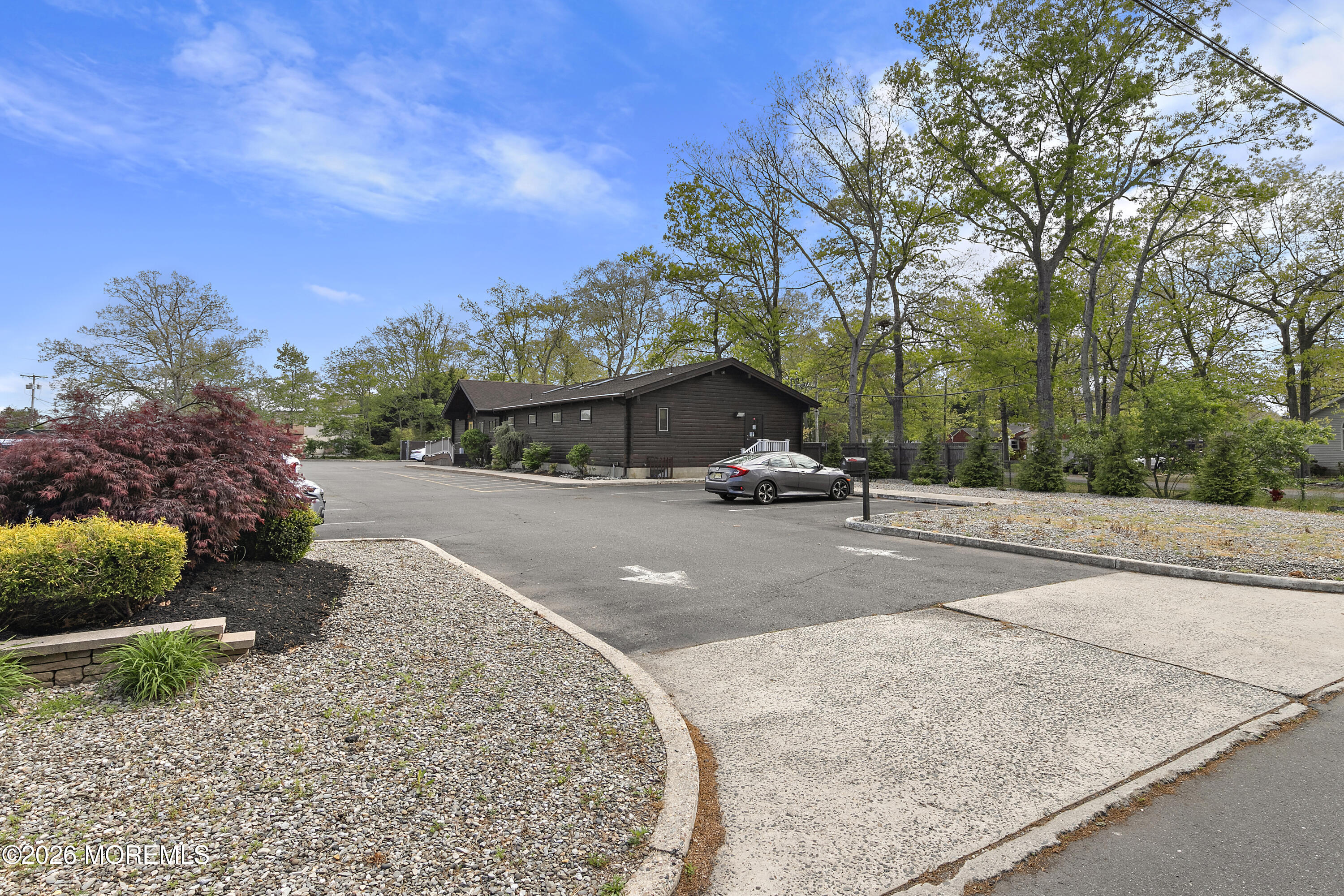 321 Lacey Road