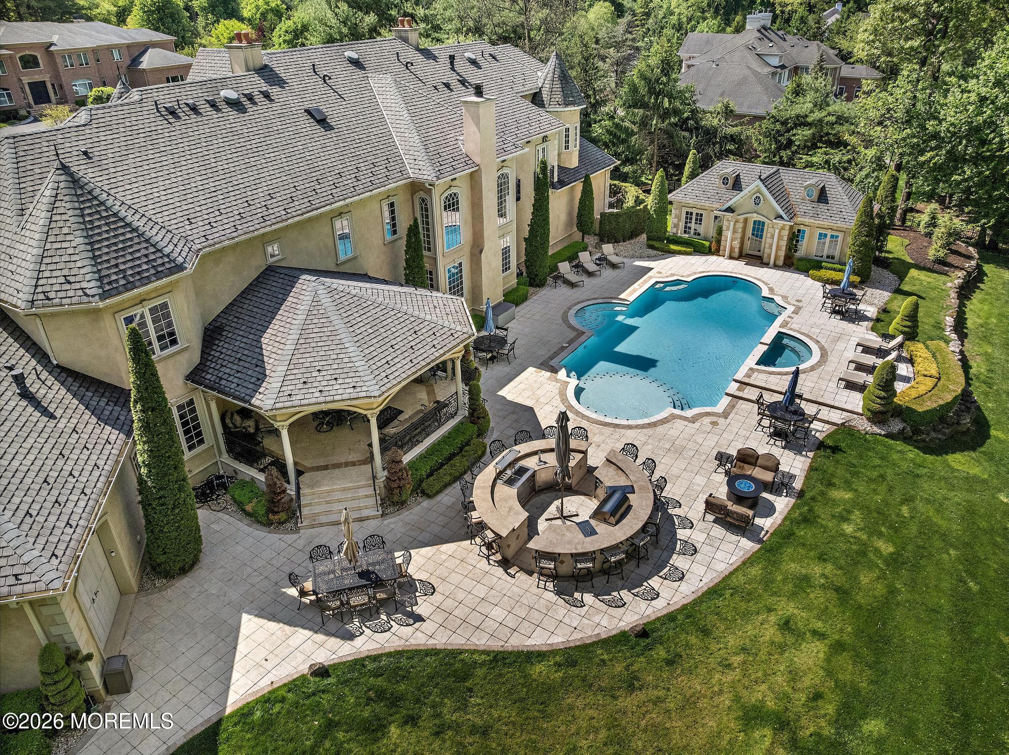 12 Raintree Court
