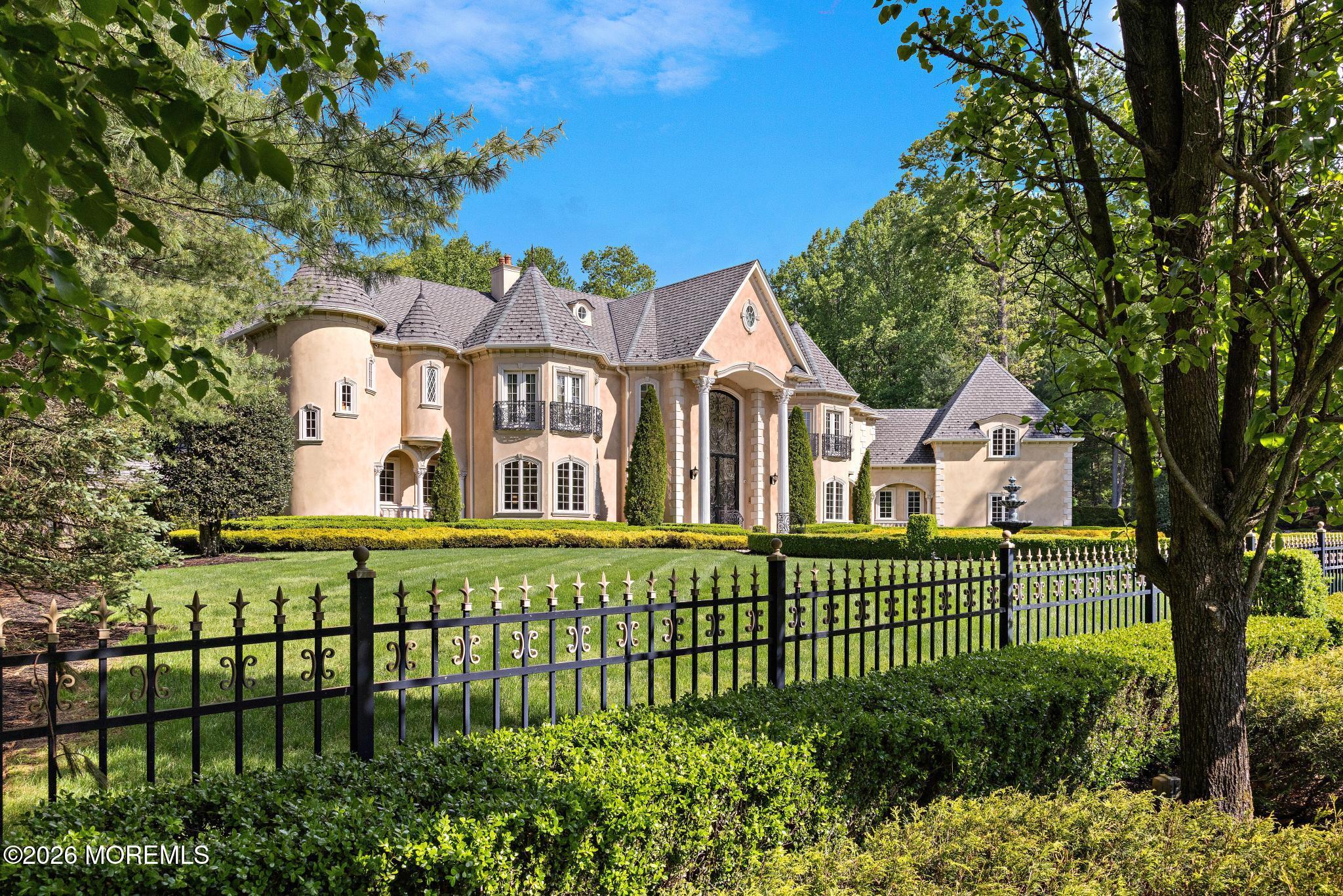 12 Raintree Court