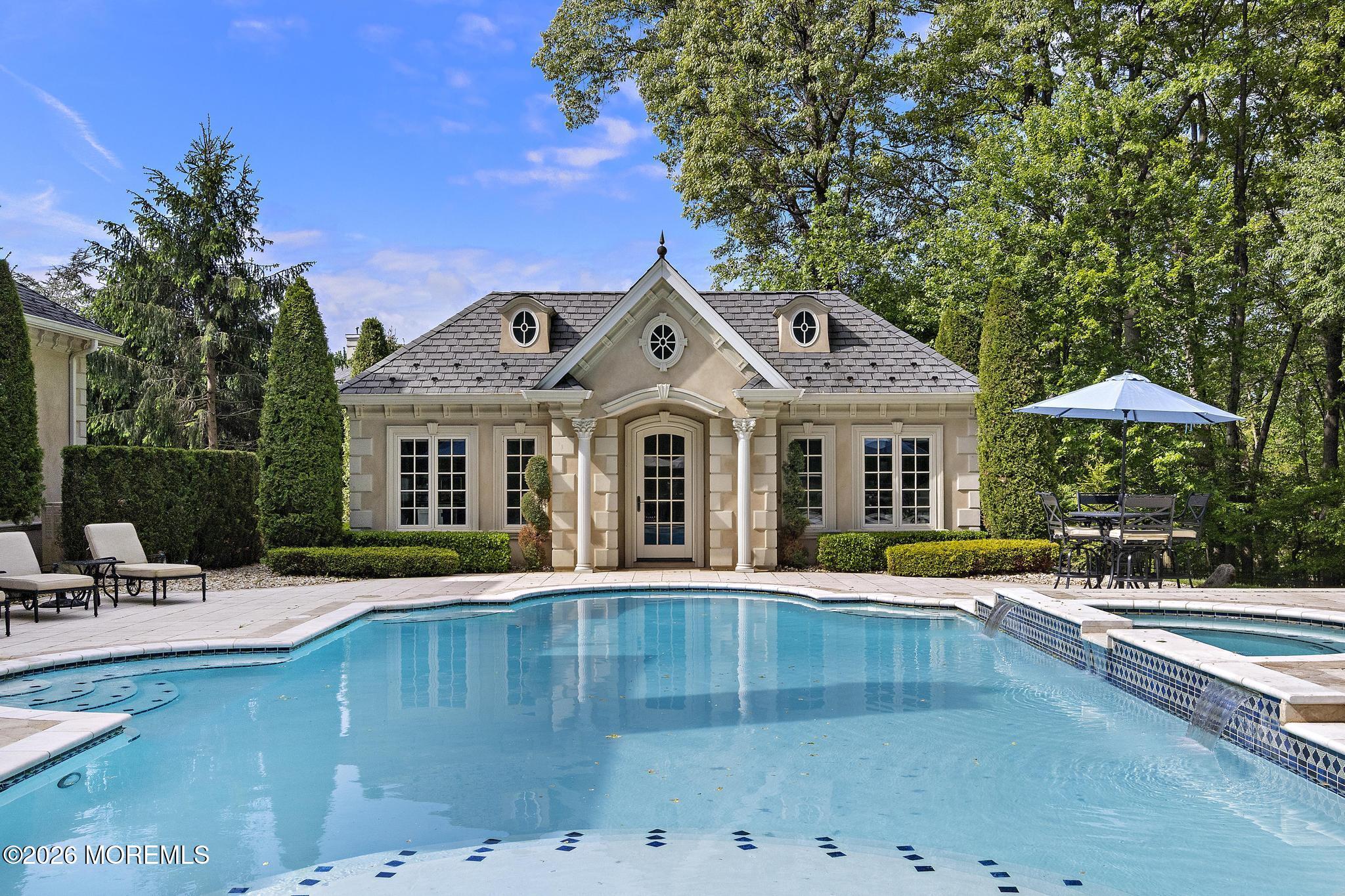 12 Raintree Court