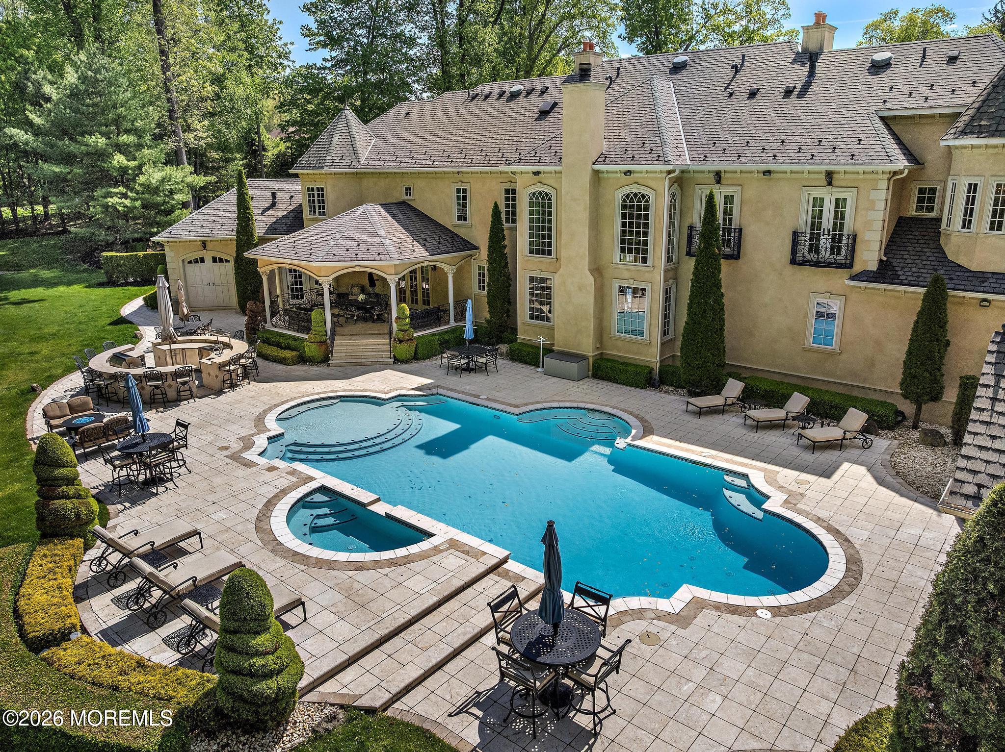 12 Raintree Court