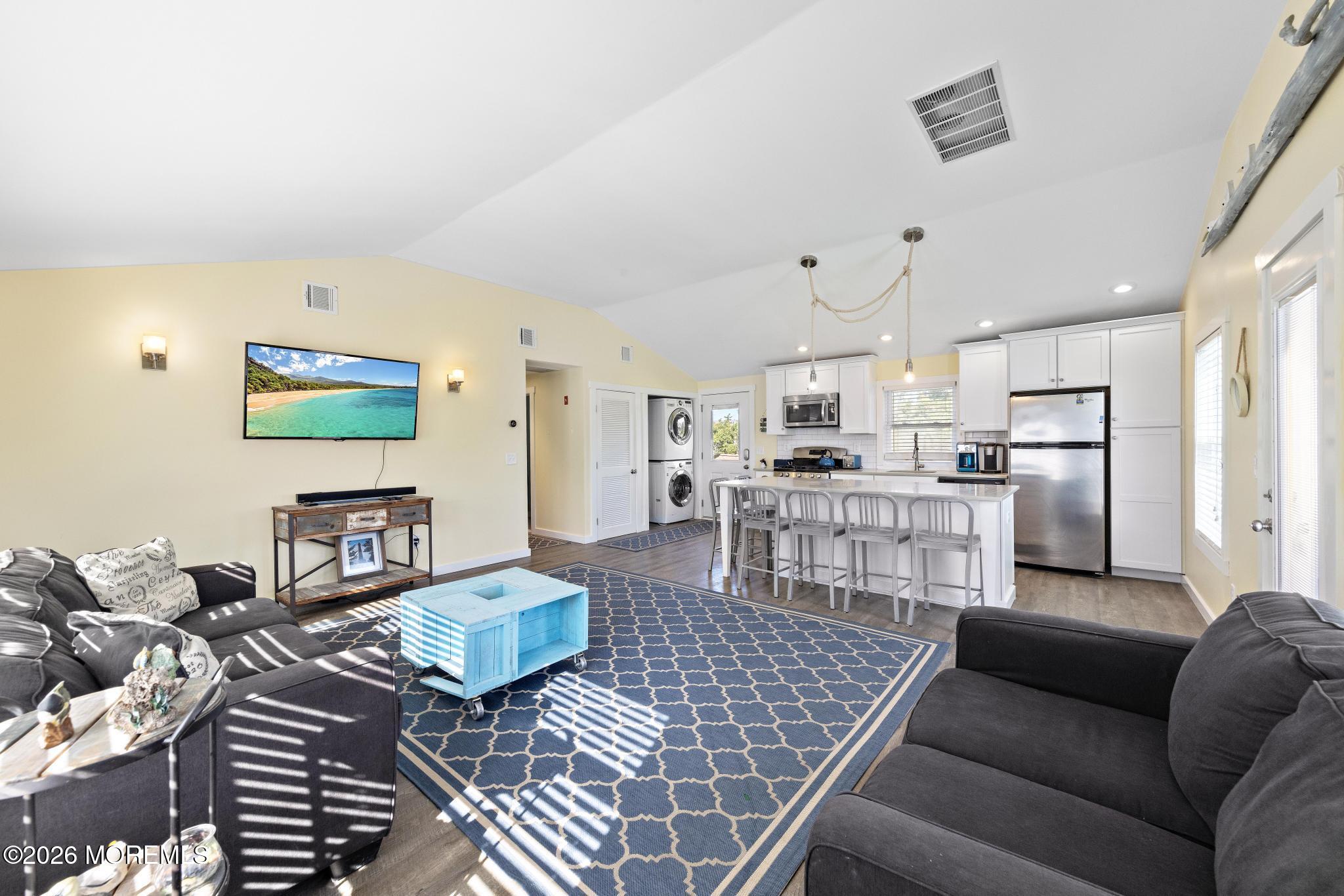 21 E 9th Street
