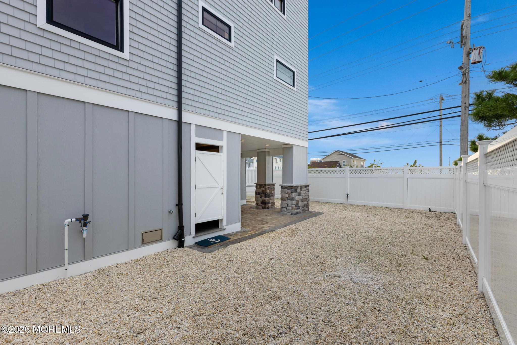1 E 22nd Street