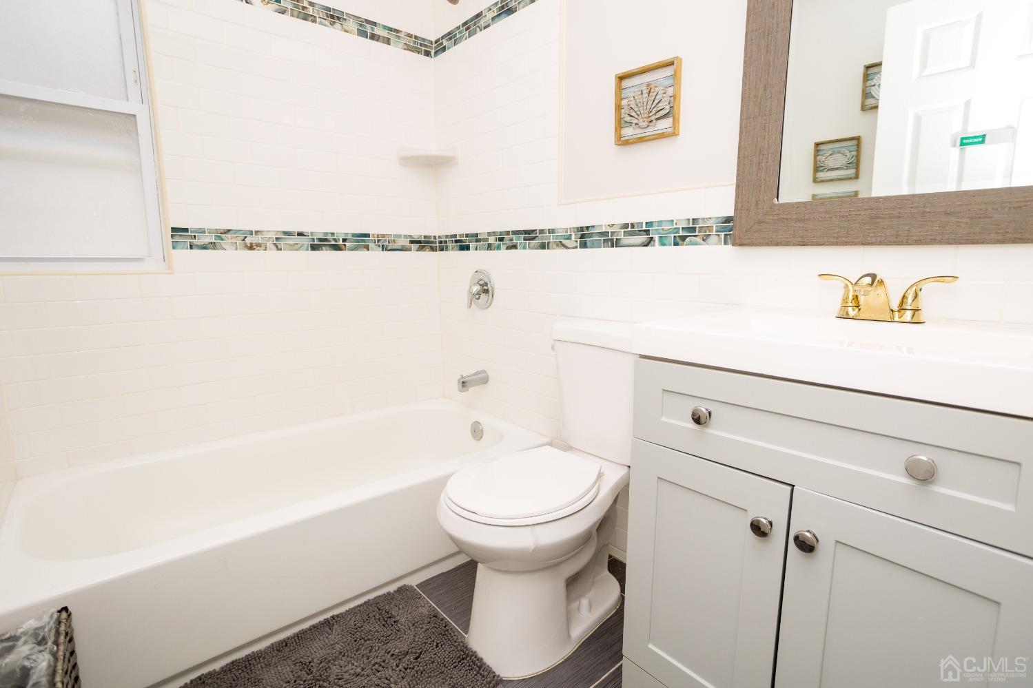 912-914 W 4th Street W