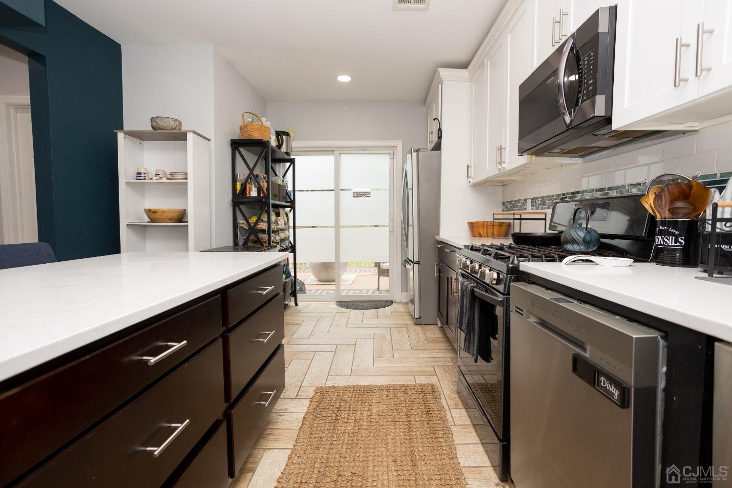 912-914 W 4th Street W