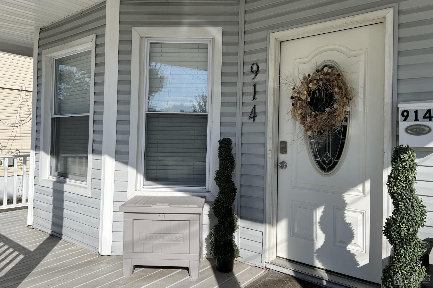 912-914 W 4th Street W