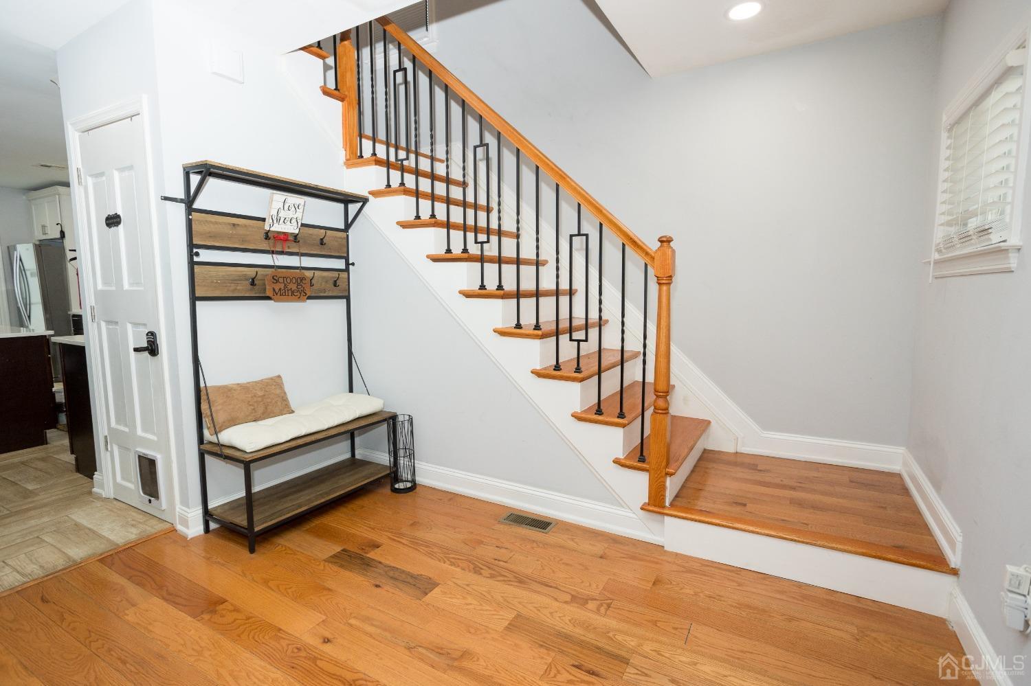 912-914 W 4th Street W