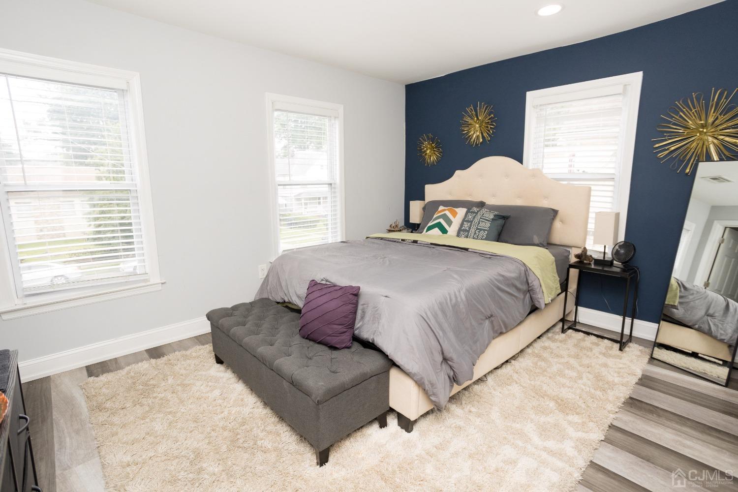 912-914 W 4th Street W