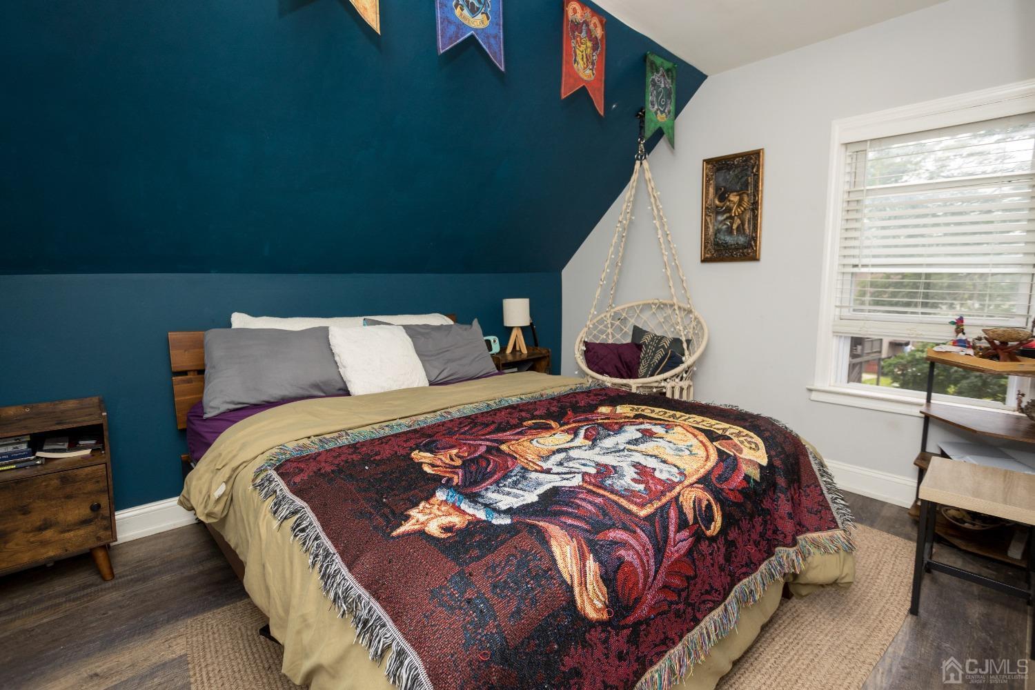 912-914 W 4th Street W