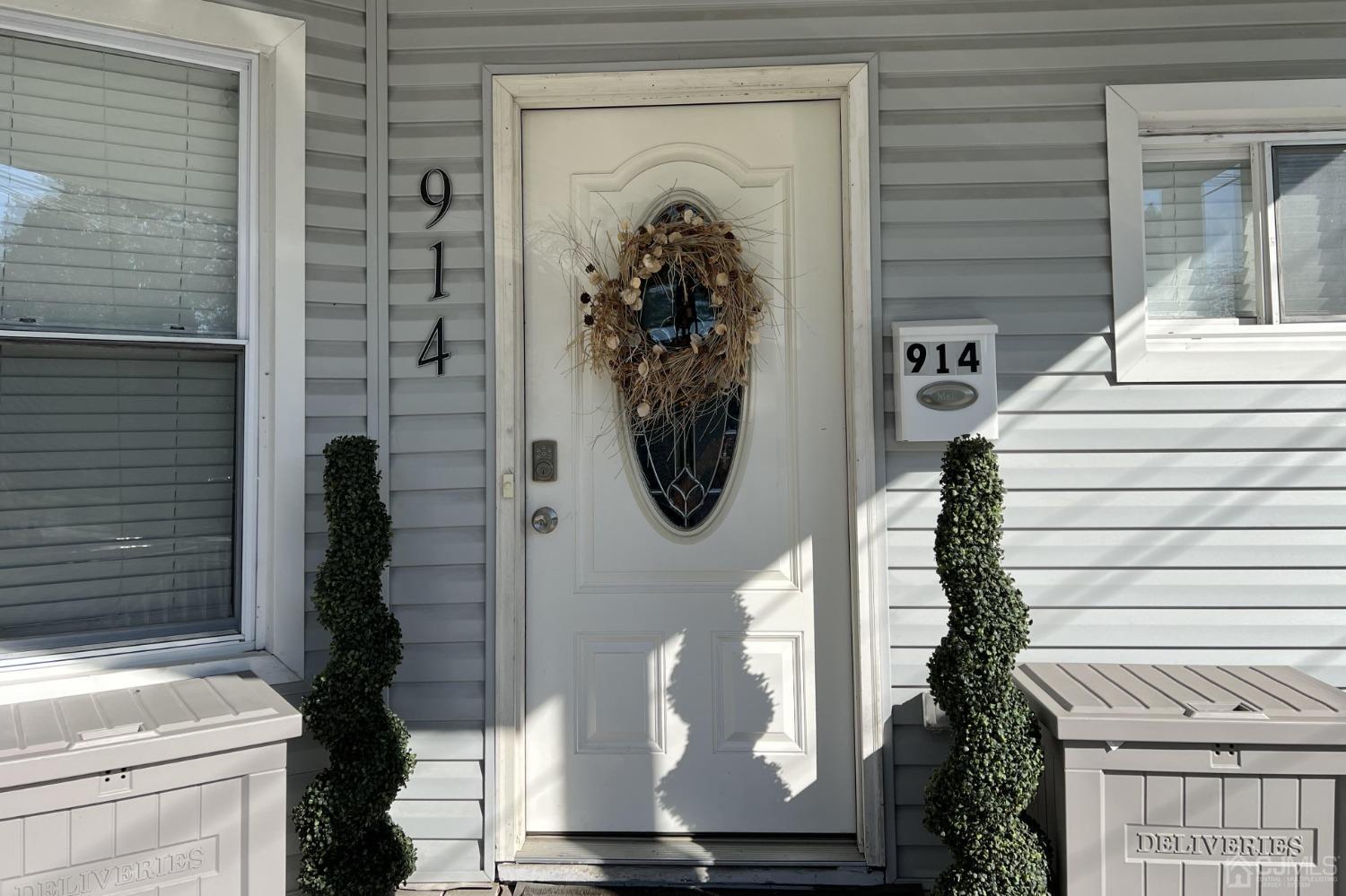 912-914 W 4th Street W