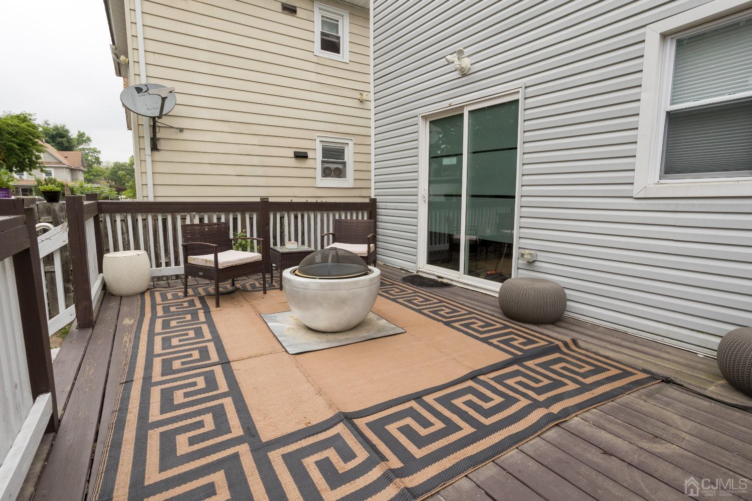 912-914 W 4th Street W