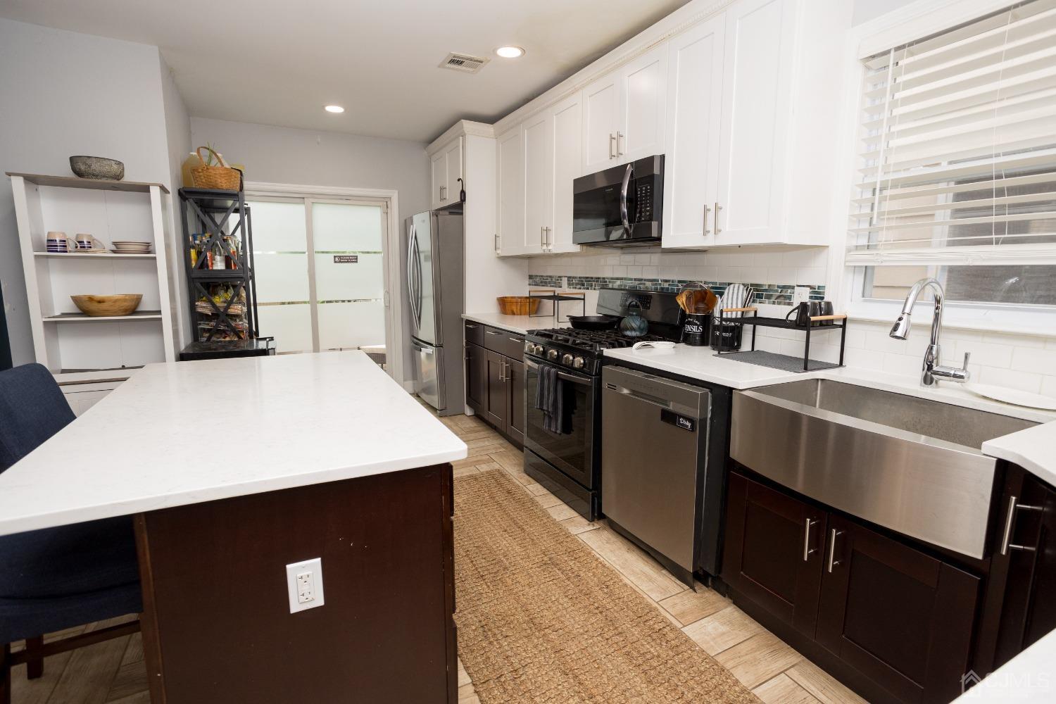 912-914 W 4th Street W