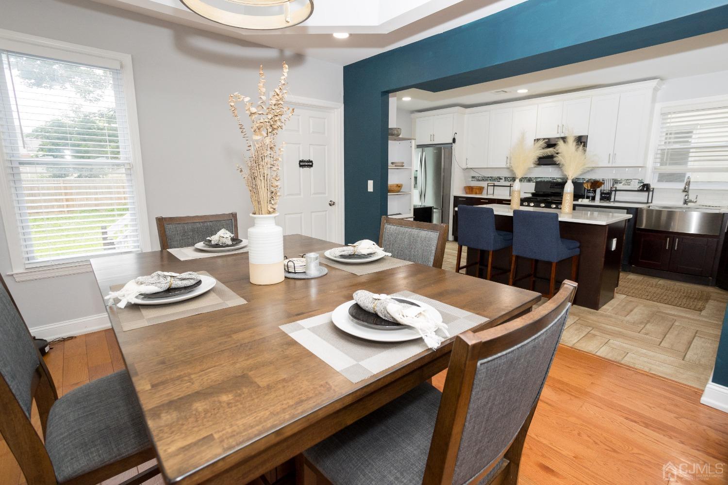 912-914 W 4th Street W