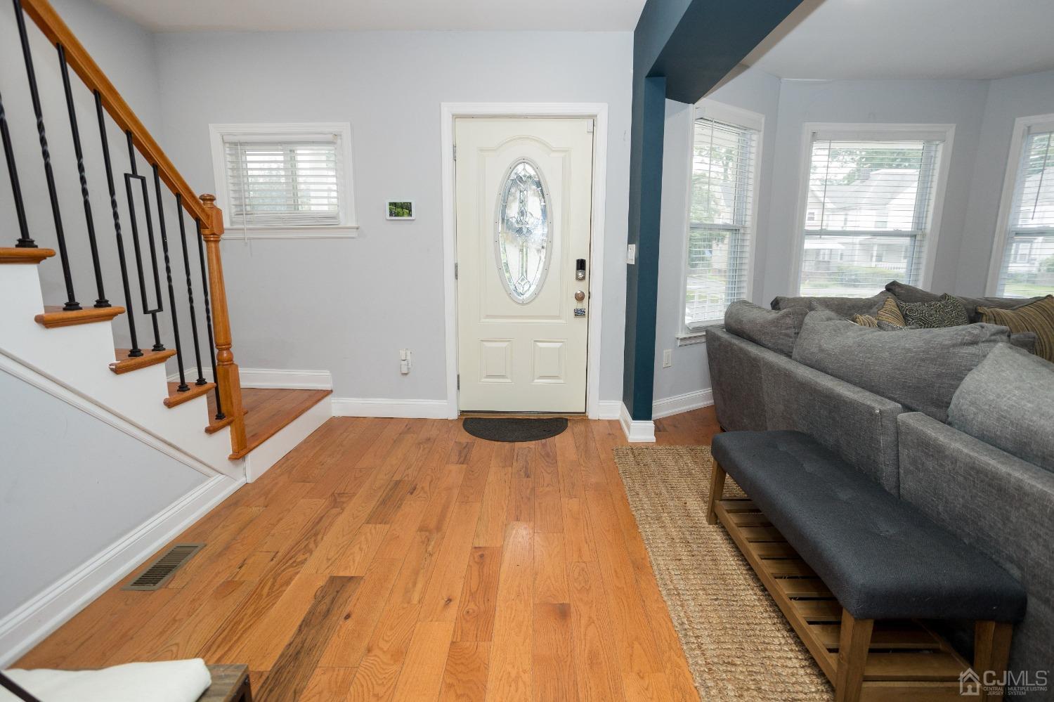 912-914 W 4th Street W