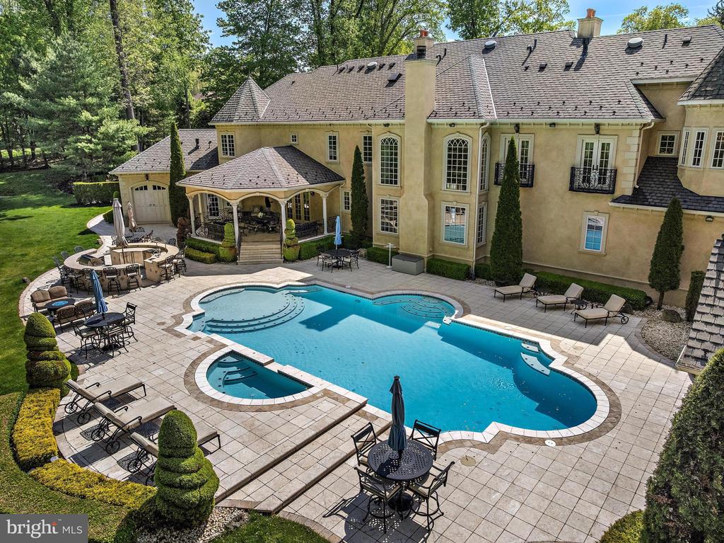 12 RAINTREE