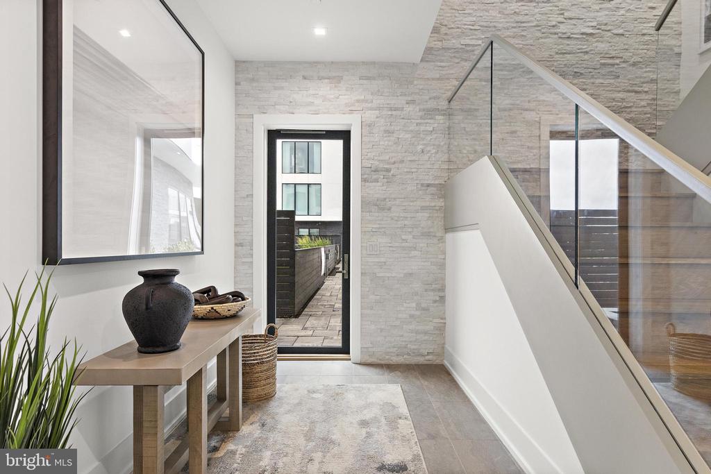 200 OCEAN AVENUE N Unit: 19