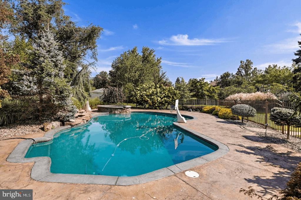 357 PETER FORMAN DRIVE