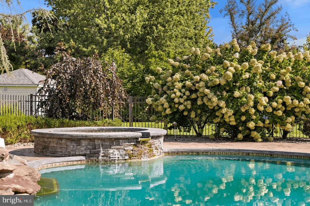 357 PETER FORMAN DRIVE