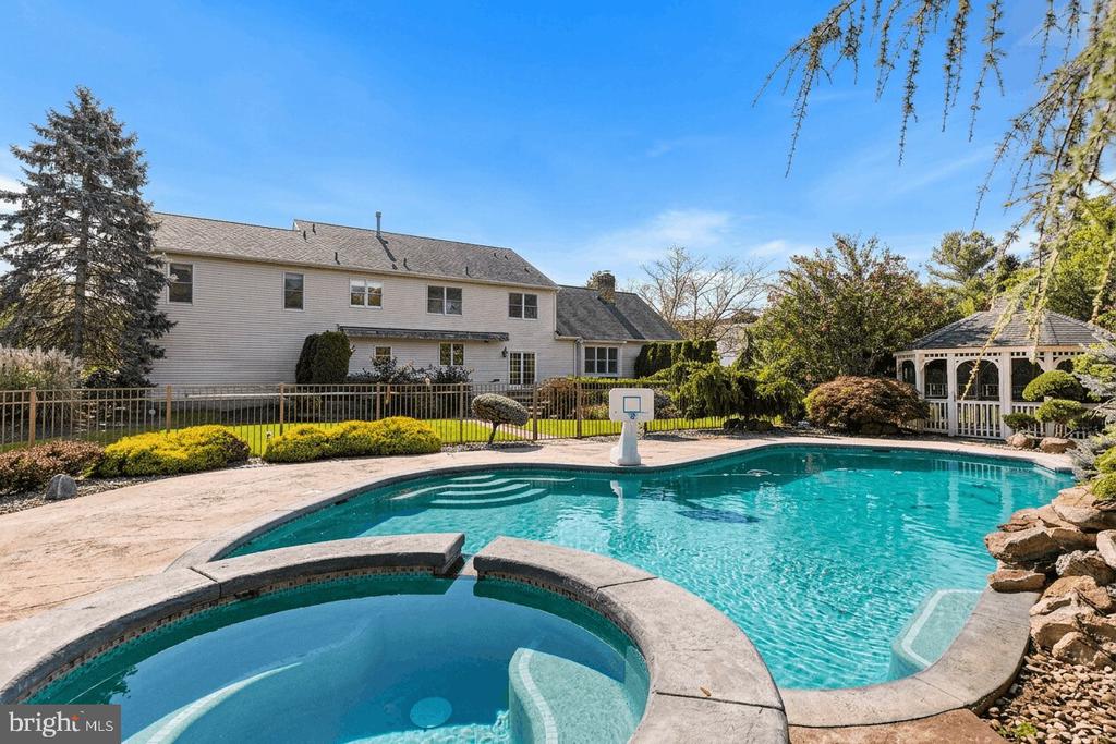 357 PETER FORMAN DRIVE