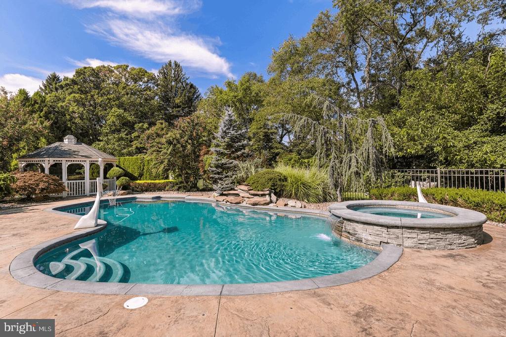 357 PETER FORMAN DRIVE