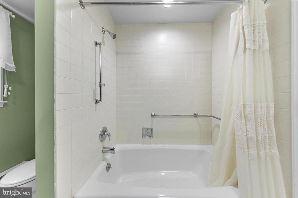 420 NEWPORT WAY Unit: 420A