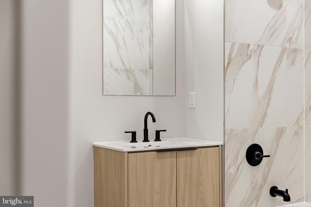 401 BOULEVARD BOULEVARD Unit: 405