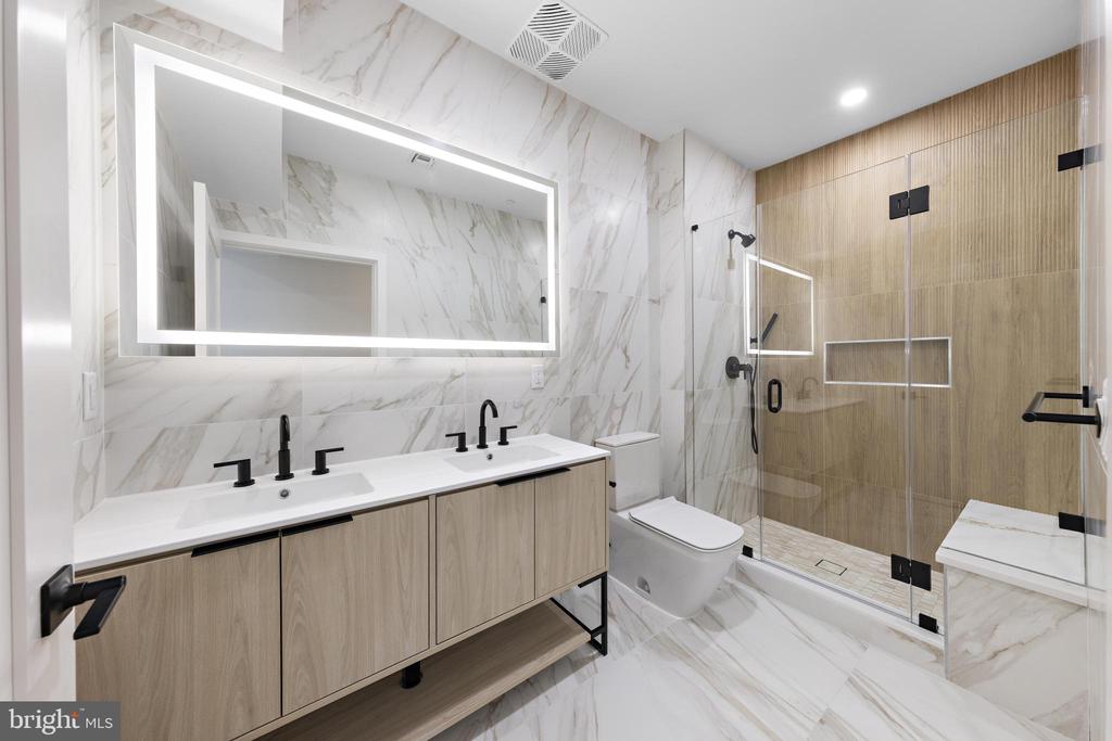 401 BOULEVARD BOULEVARD Unit: 405