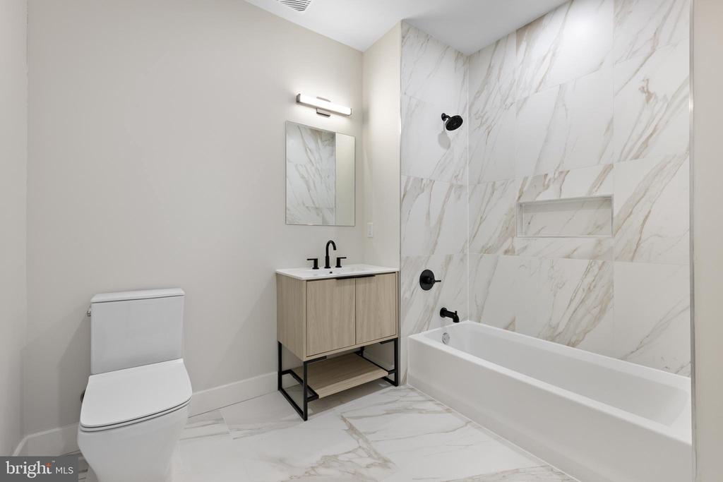 401 BOULEVARD BOULEVARD Unit: 405