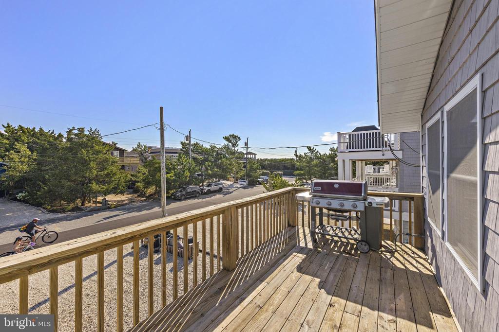 21 E 9 STREET