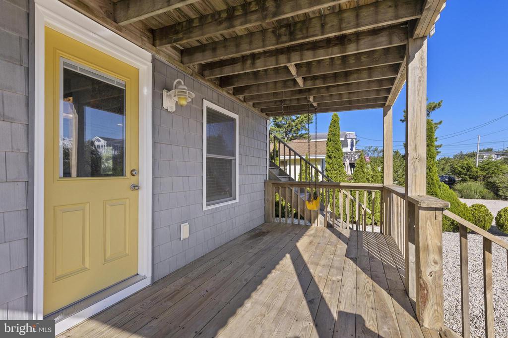 21 E 9 STREET