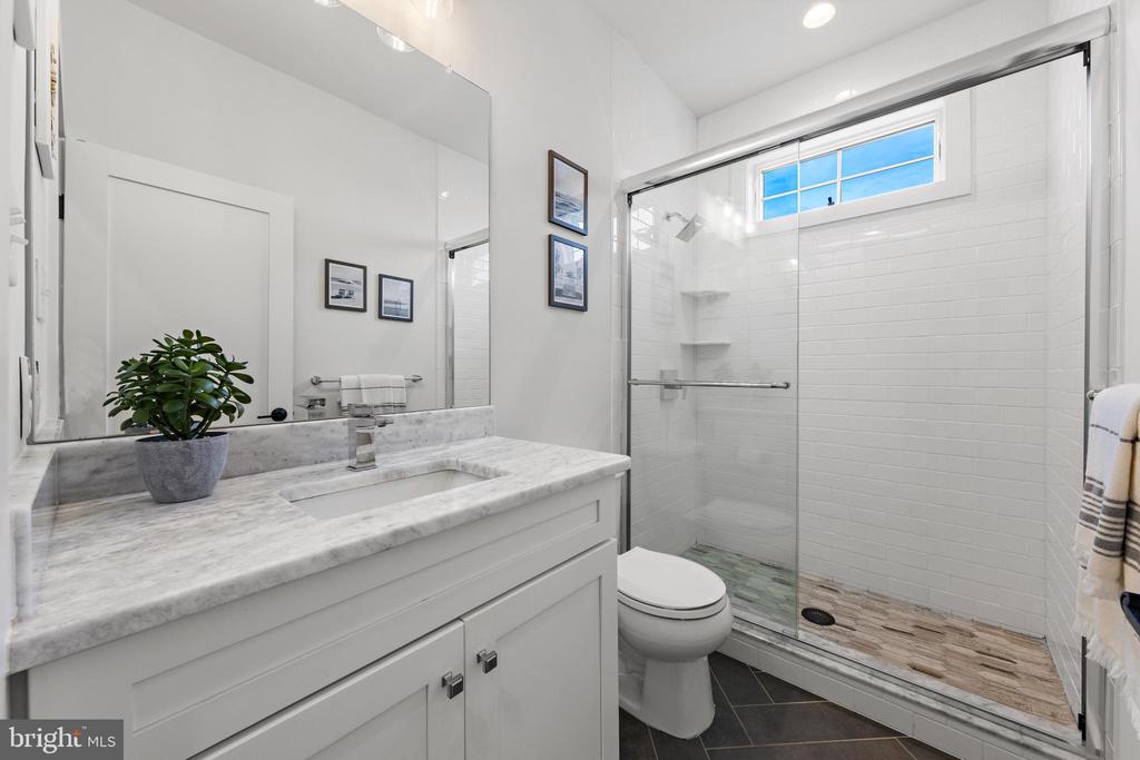 1 E 22ND STREET