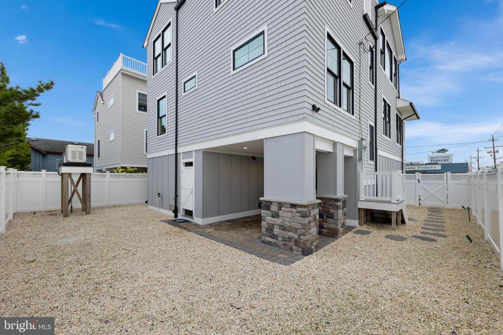1 E 22ND STREET