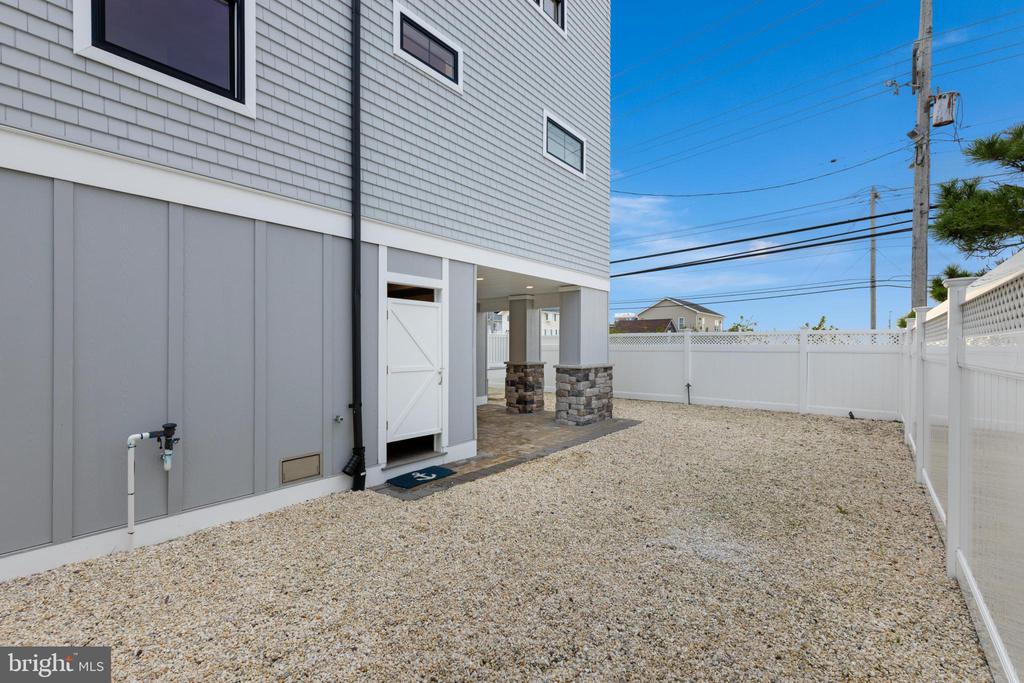 1 E 22ND STREET