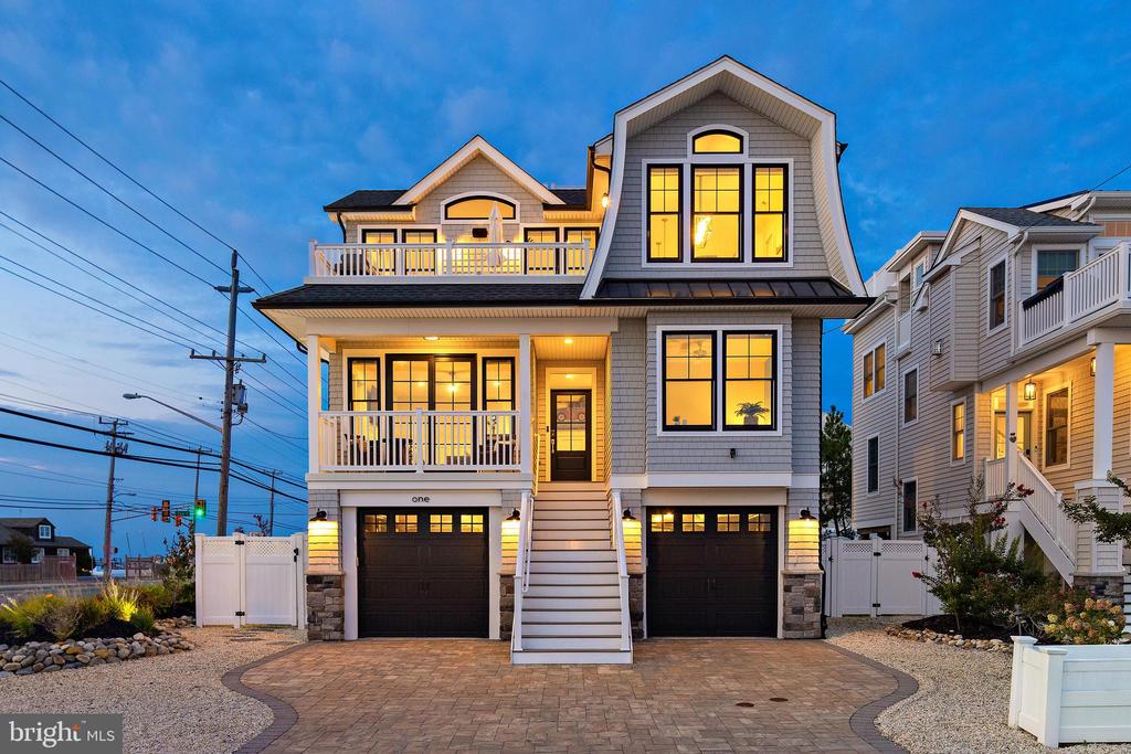 1 E 22ND STREET