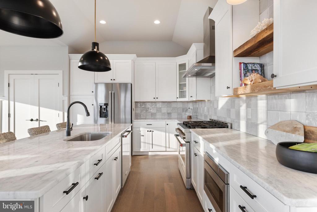 1 E 22ND STREET