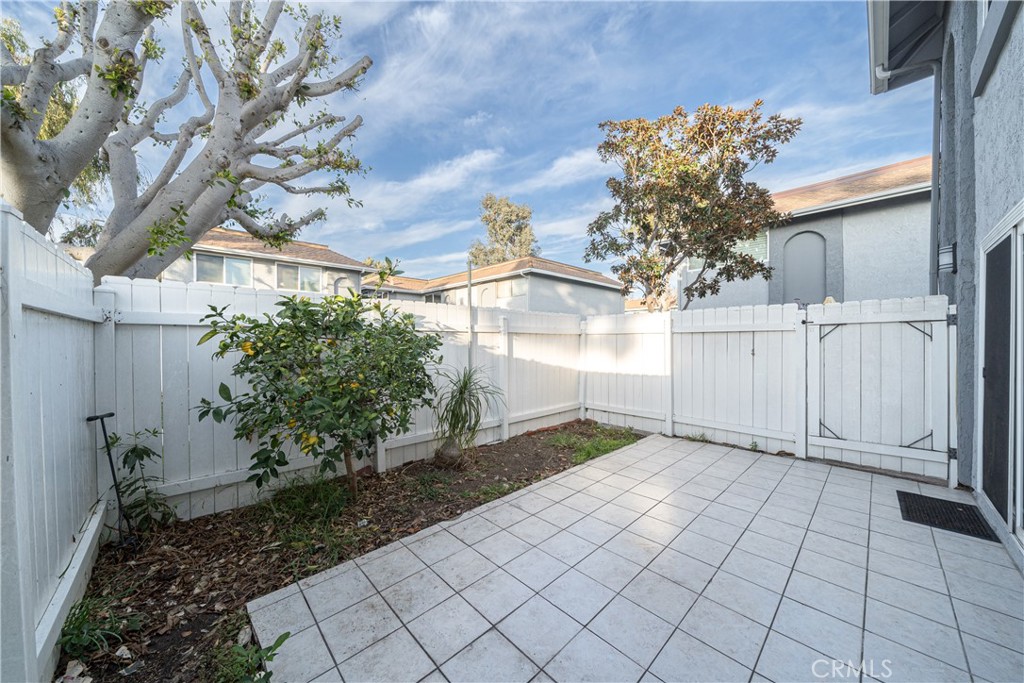 19792 Bromley Lane 3